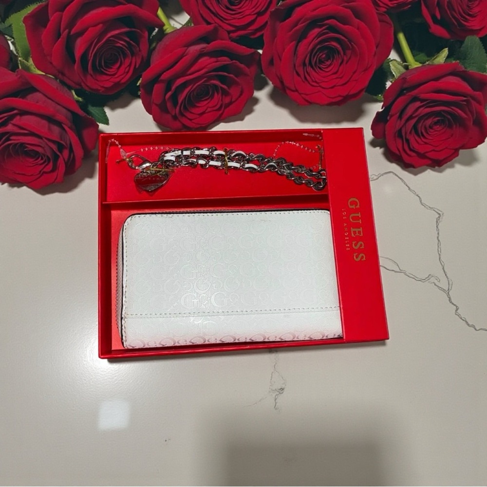 GUESS White Wallet with Silver Chain & Bag Charm NWT - Picture 2 of 7